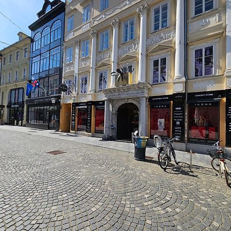 Charming Apartment Laura Tour As Ljubljana By Town Hall ภายนอก รูปภาพ